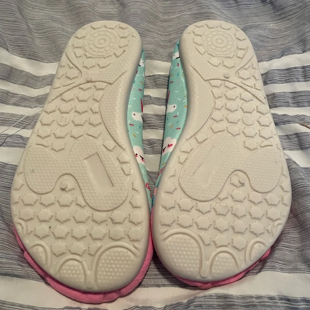 HIITAVE Toddler New Mint/Pink/Unicorn water‎ shoes. Size 6-7, brand new. No tags